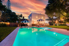 Stunning Historic Villa with Jacuzzi Heated Pool and Resort style Backyard